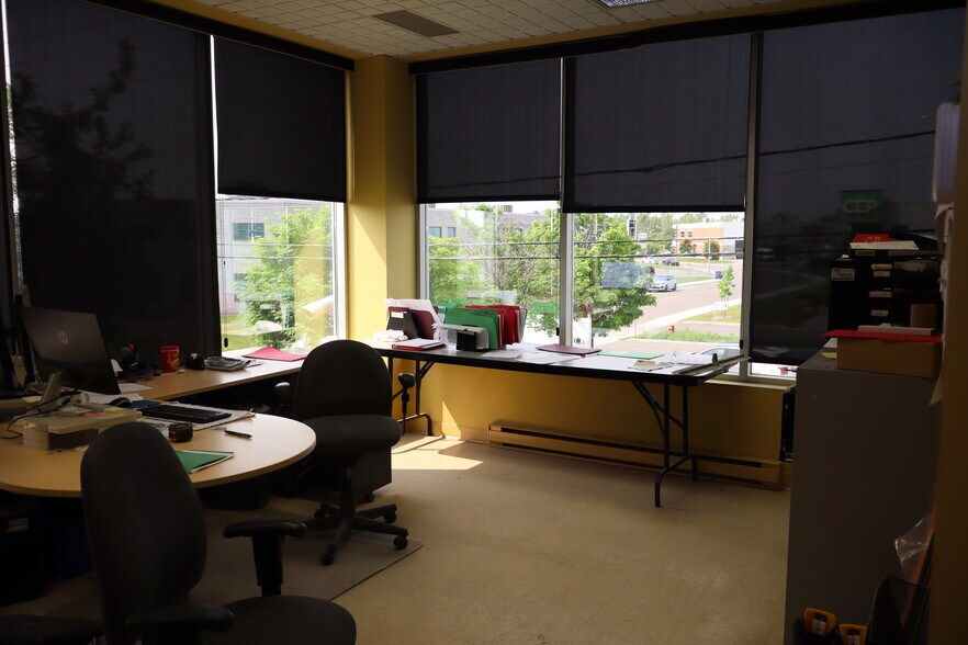 More Photos Of 2655 Rue Michelin, Laval Warehouse For Lease
