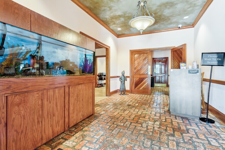 More Photos Of 629 N Highway 190, Covington Restaurant For Sale