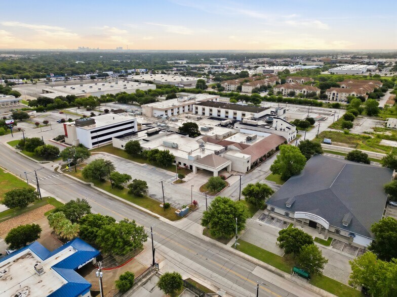 More Photos Of 7400 Barlite Blvd, San Antonio Medical For Lease