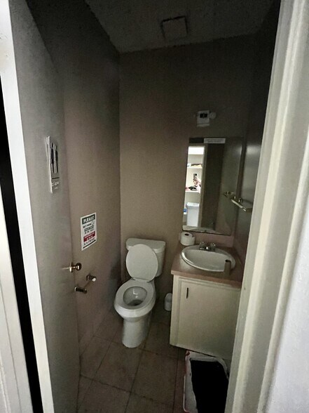 More Photos Of 1712 N Frazier St, Conroe Unknown For Sale
