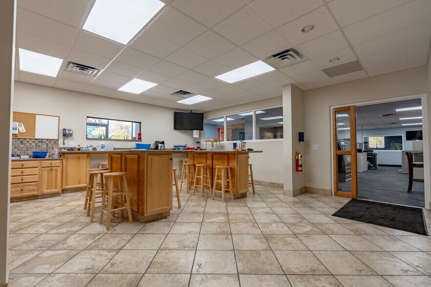 More Photos Of 975 E Tallmadge Ave, Akron Warehouse For Sale