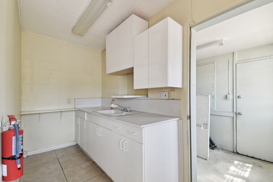 More Photos Of 3019 W Azeele St, Tampa Loft Creative Space For Sale