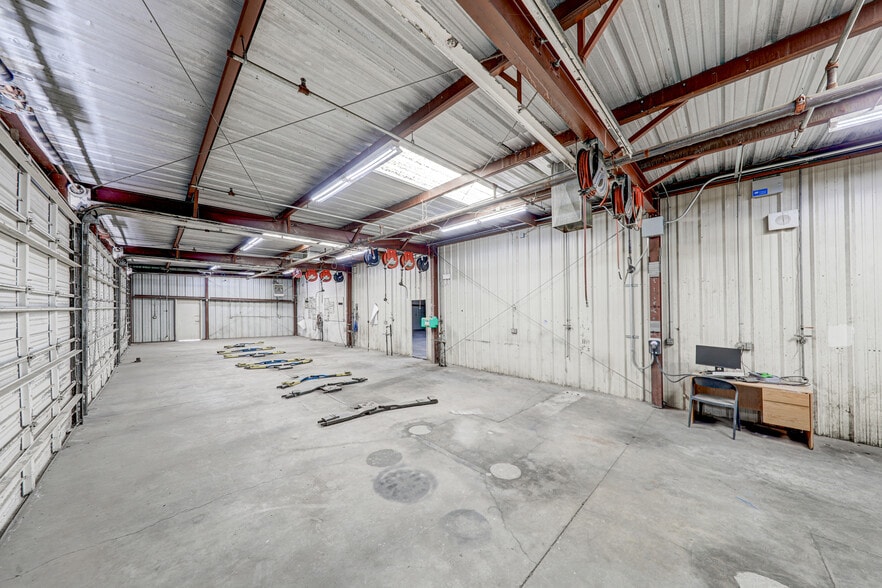 More Photos Of 4608 Rudnick Ct, Bakersfield Auto Dealership For Lease