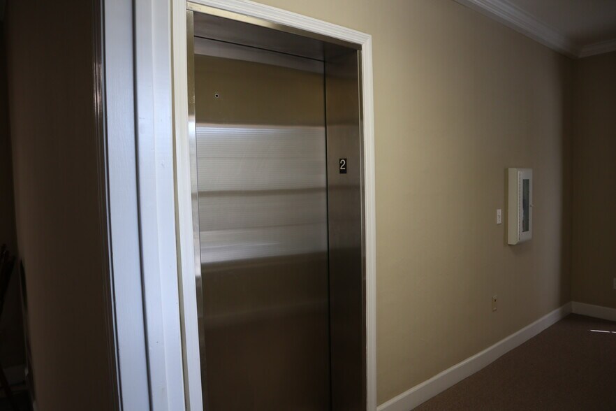 More Photos Of 1974 Commonwealth Ln, Tallahassee Office Residential For Sale