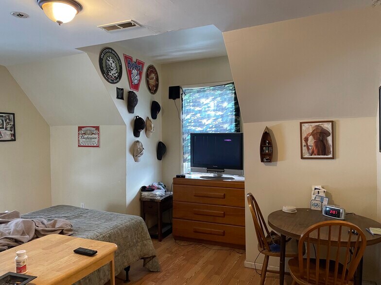 More Photos Of 36 Bellevue Ave, Bristol Apartments For Sale