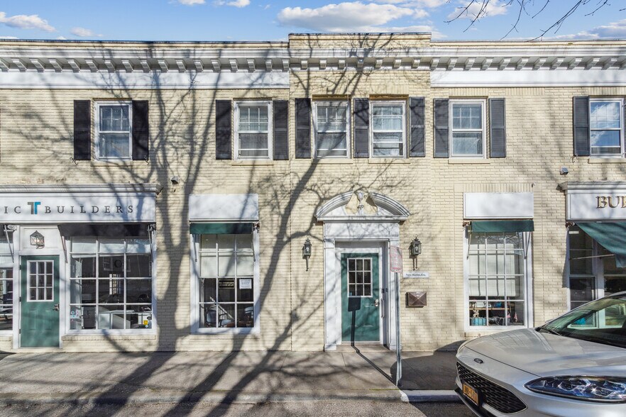 More Photos Of 41 Meetinghouse Ln, Southampton Office For Sale