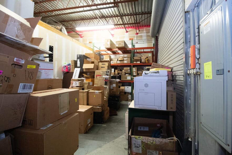 More Photos Of 8810 Commodity Cir, Orlando Showroom For Lease