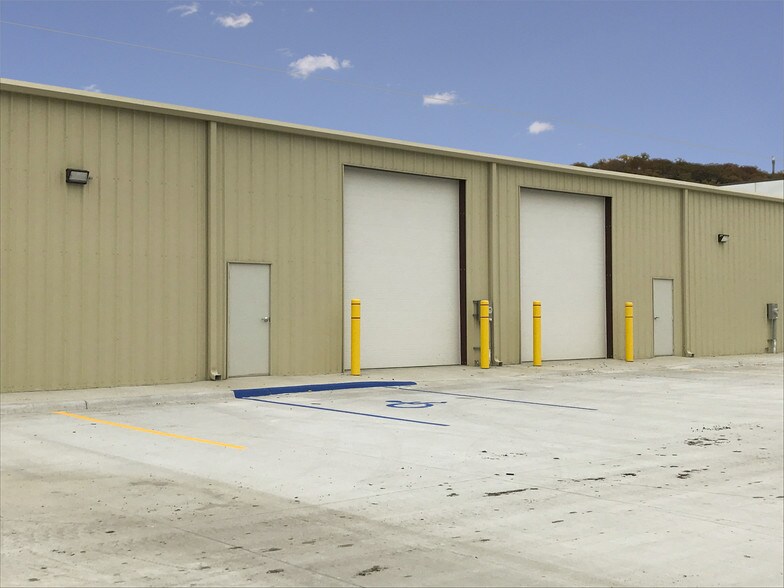 More Photos Of 11021 Kaw Dr, Edwardsville Industrial For Lease