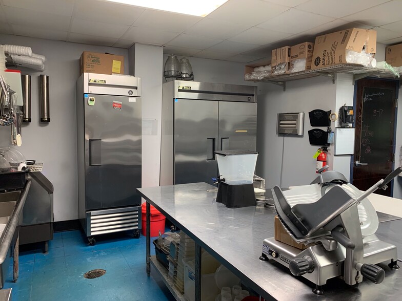 More Photos Of 592-594 N 2nd St, Memphis Freestanding For Sale