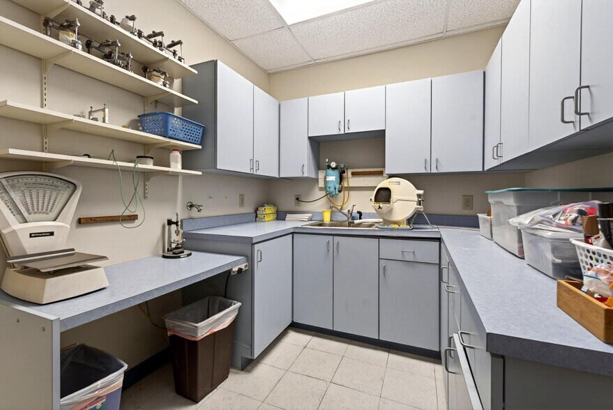 More Photos Of 1964 N Lakeman Dr, Bellbrook Medical For Sale