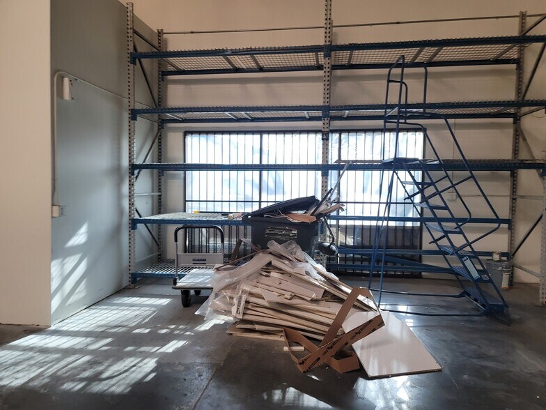 More Photos Of 800 S Rochester Ave, Ontario Warehouse For Lease