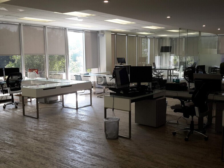 More Photos Of 6232 N Pulaski Rd, Chicago Office For Sale