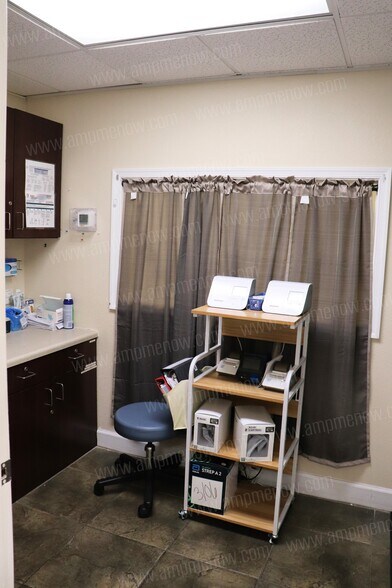 More Photos Of 8225 Normandy Blvd, Jacksonville Medical For Sale