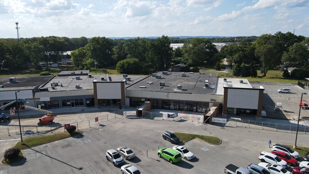 More Photos Of 1009-1411 10th St, Jeffersonville Unknown For Lease