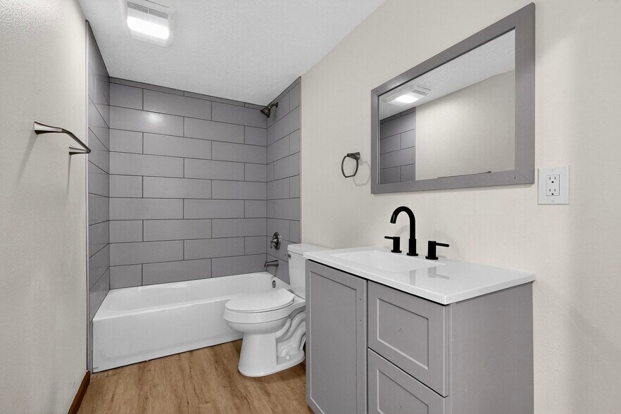 More Photos Of 9368 Valley View Dr NW, Albuquerque Apartments For Sale