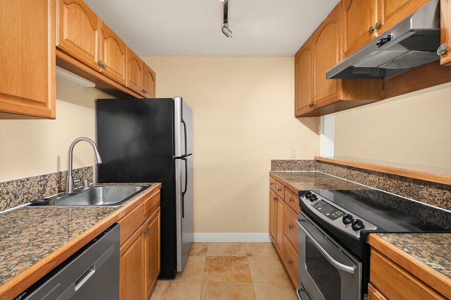 More Photos Of 28426 16th Ave S, Federal Way Apartments For Sale