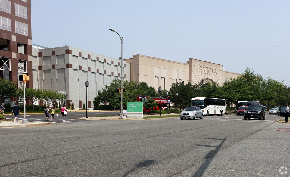 Primary Photo Of 1100 S Hayes St, Arlington Unknown For Lease