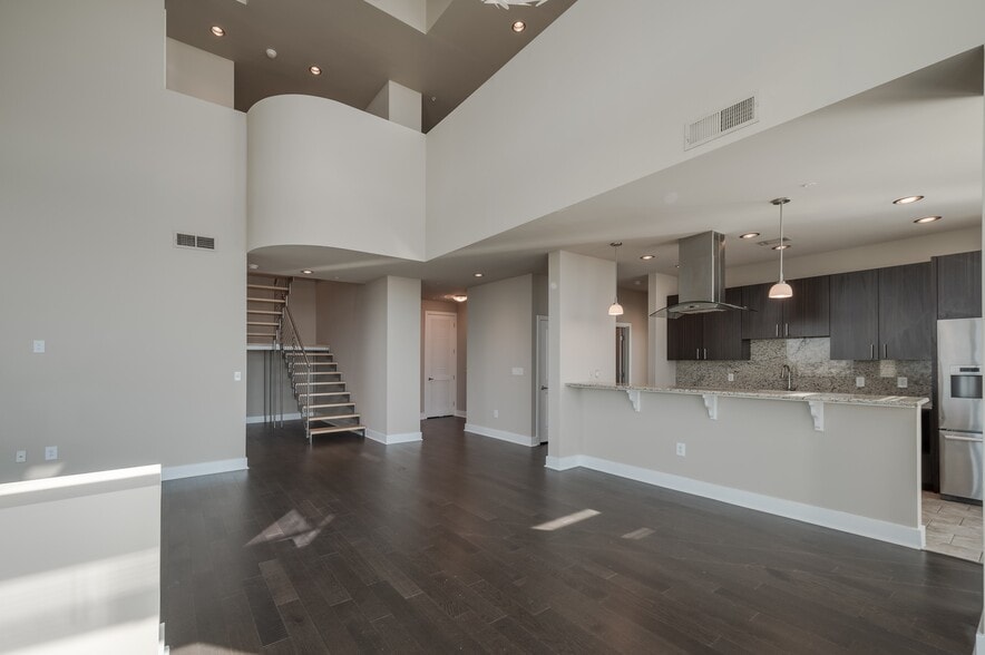 More Photos Of 5927 Almeda Rd, Houston Apartments For Lease