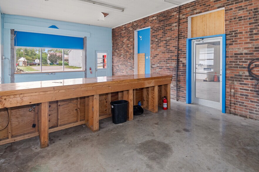 More Photos Of 331 Main St, Lebanon Junction Specialty For Sale