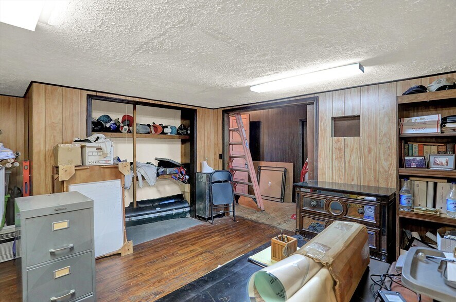 More Photos Of 111 S Walnut St, Edinburgh Theater Concert Hall For Sale