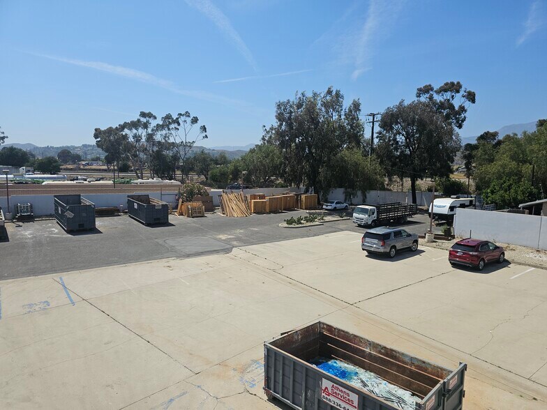 More Photos Of 200 S Hallock Dr, Santa Paula Manufacturing For Sale