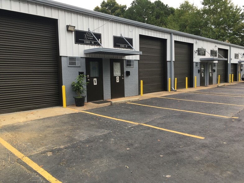 More Photos Of 3365-3367 W Hospital Ave, Chamblee Light Distribution For Lease