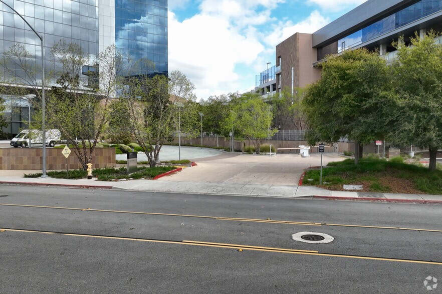 More Photos Of 16535 Via Esprillo, San Diego Office For Sale