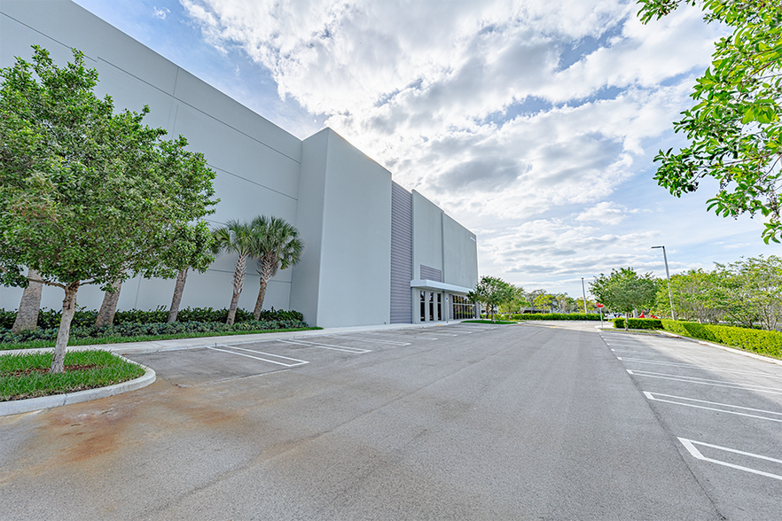 More Photos Of 12000 NW 39 St, Coral Springs Unknown For Lease