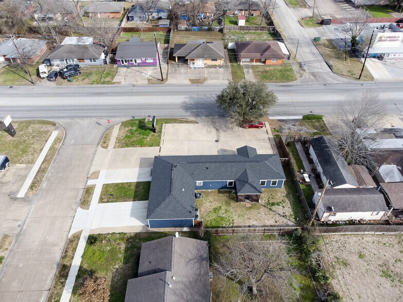 More Photos Of 2208 Strawberry Rd, Pasadena Office Residential For Sale