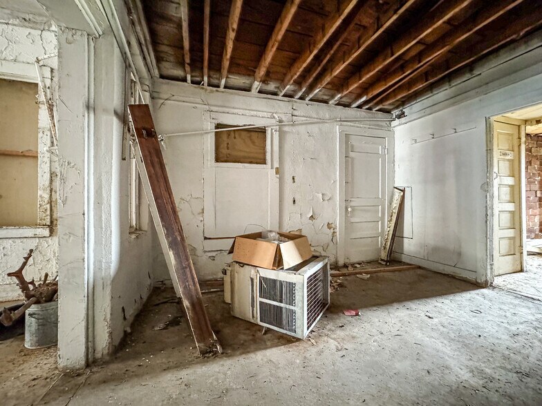 More Photos Of 614 Kihekah Ave, Pawhuska Flex For Sale
