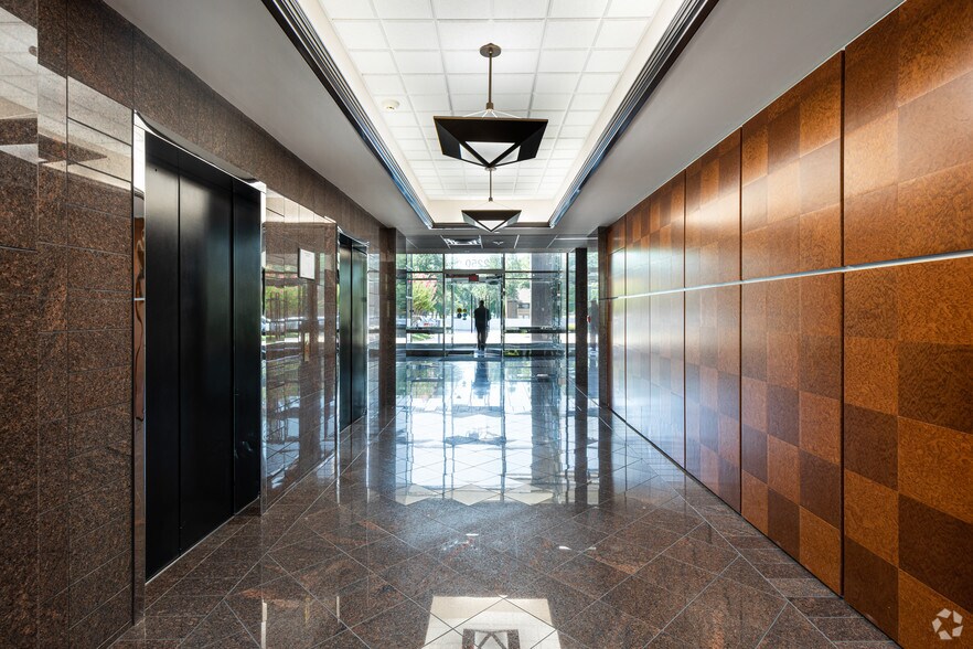 More Photos Of 2250 E 73rd St, Tulsa Office For Lease