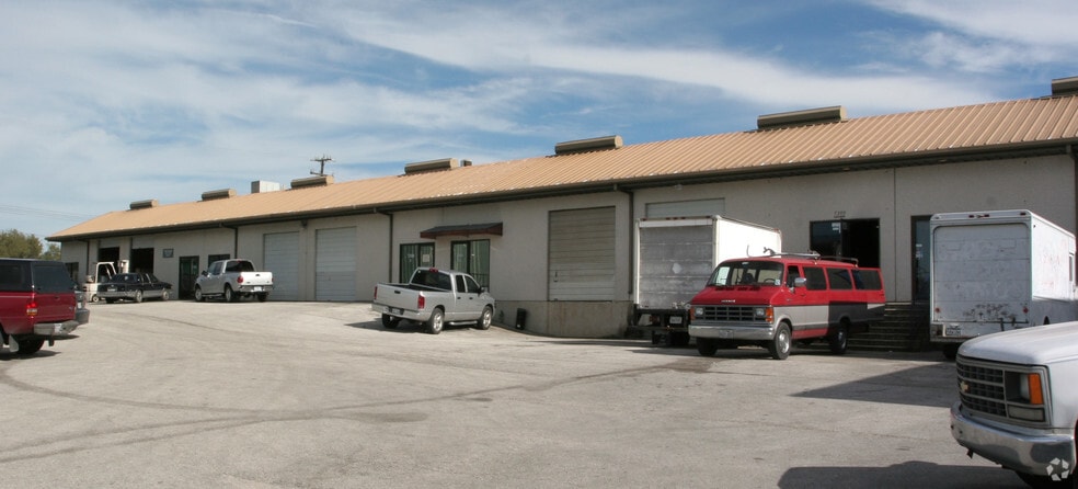More Photos Of 7300 Caribou St, San Antonio Warehouse For Lease