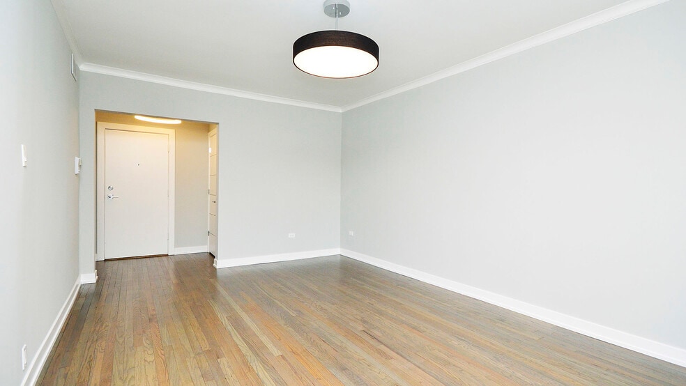 More Photos Of 3124 N Broadway, Chicago Storefront Retail Residential For Sale