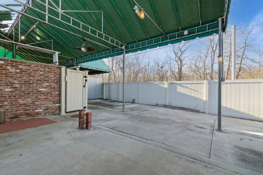 More Photos Of 62375 Rt-25, Southold Restaurant For Sale