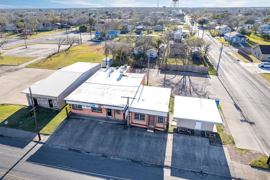 More Photos Of 421 N Virginia St, Port Lavaca Restaurant For Sale