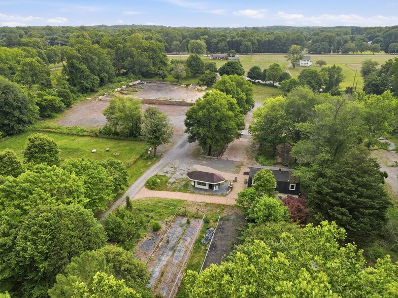 More Photos Of 1008 W Central Ave, Davidsonville Freestanding For Lease