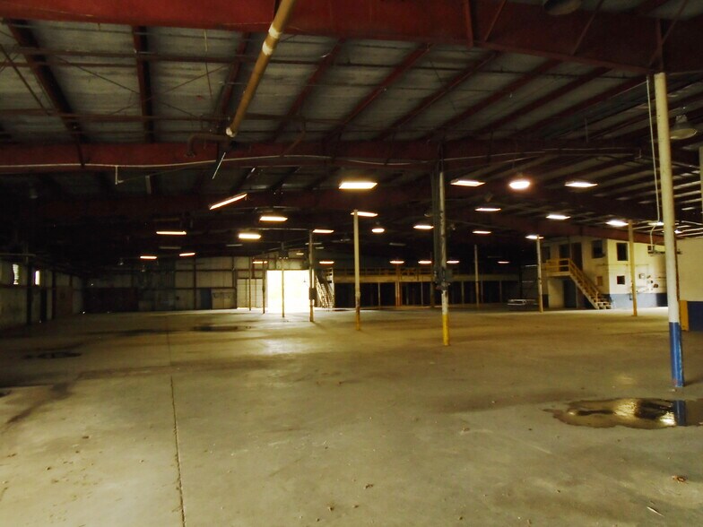 More Photos Of 501 Lakeshore Dr, Kuttawa Warehouse For Sale