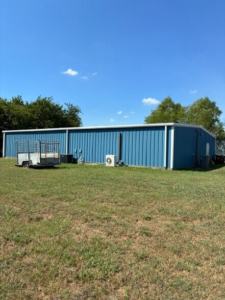 More Photos Of 19059 State Highway 274, Kemp Warehouse For Sale