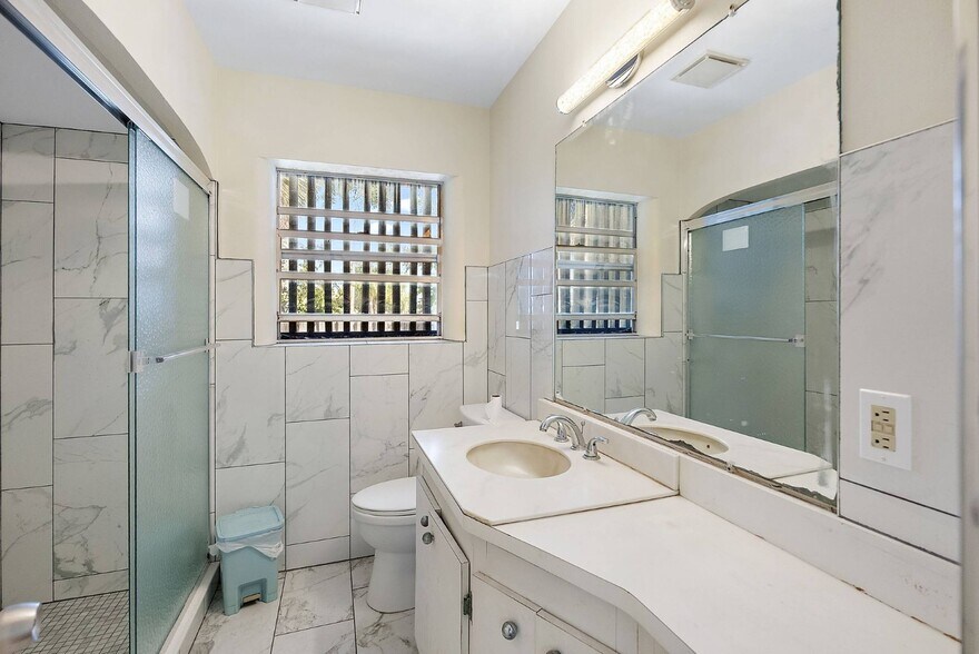 More Photos Of 3425 22nd Ave S, Saint Petersburg Storefront For Sale