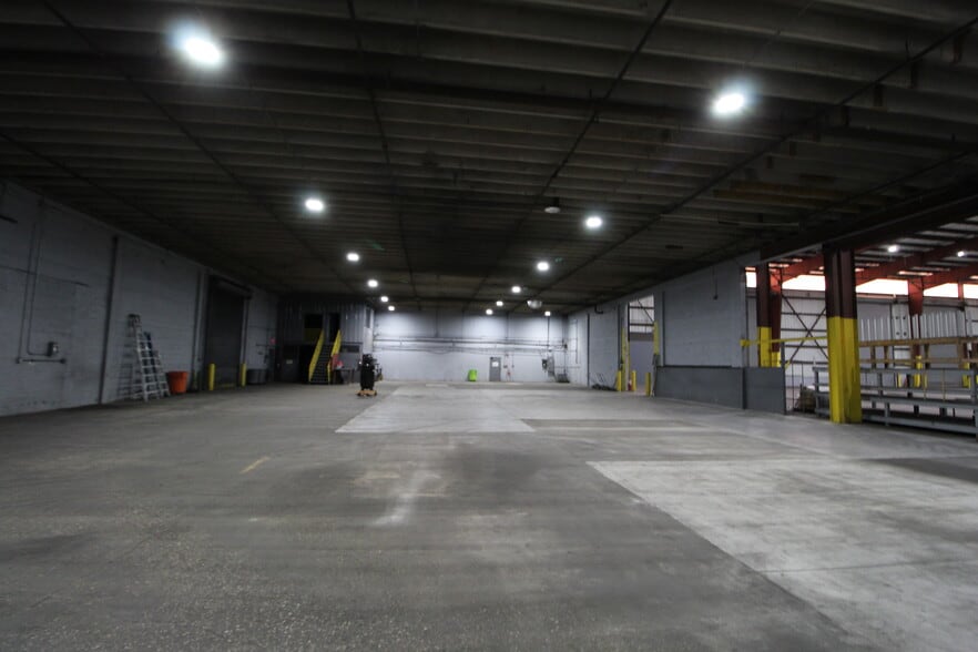 More Photos Of 4700 Middle Ave, Sarasota Warehouse For Sale