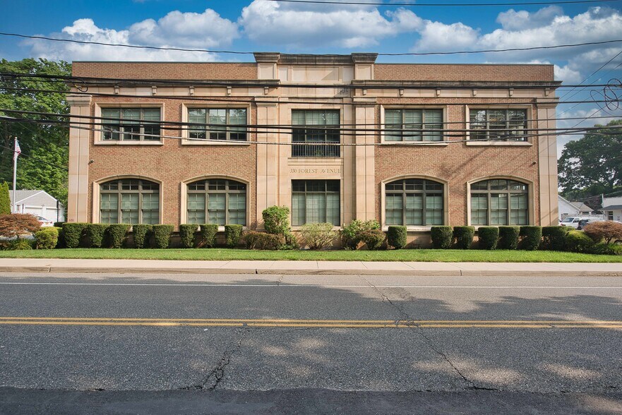 Primary Photo Of 330 Forest Ave, Locust Valley Medical For Lease