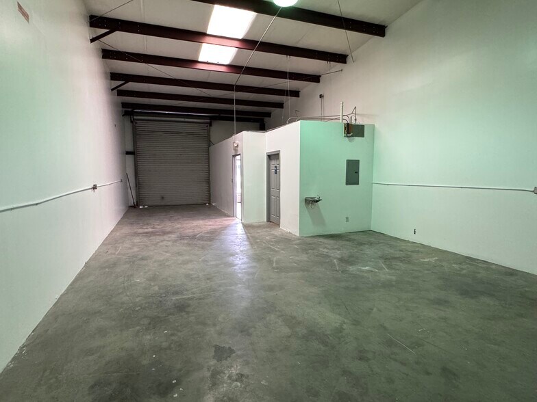 More Photos Of 1706 Martin Luther King Jr Blvd, Gainesville Warehouse For Lease