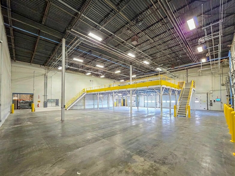 More Photos Of 1015 New York Ave, Toledo Distribution For Sale