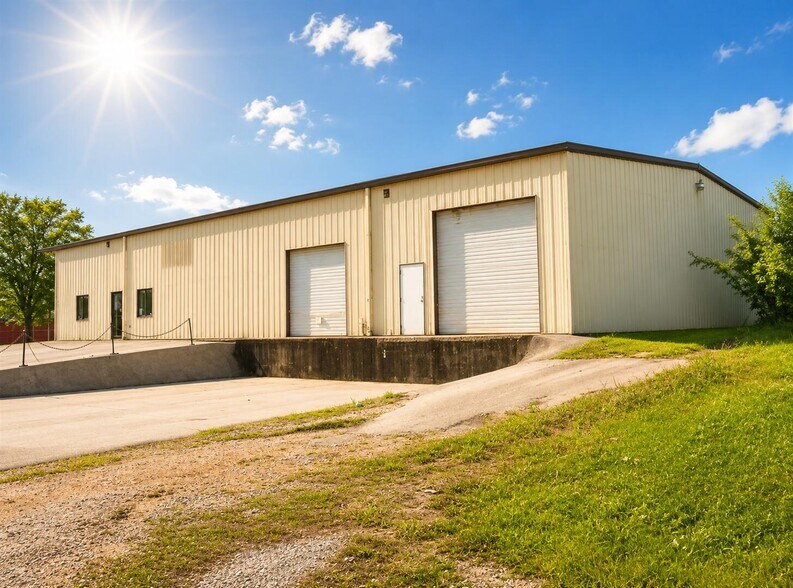 More Photos Of 27 Brians Way, Somerset Warehouse For Lease