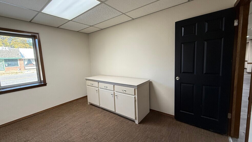 More Photos Of 1001 W Broadway St, Muskogee Medical For Sale