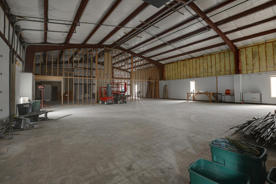 More Photos Of 2414 W Schneidman Dr, Quincy Industrial For Lease