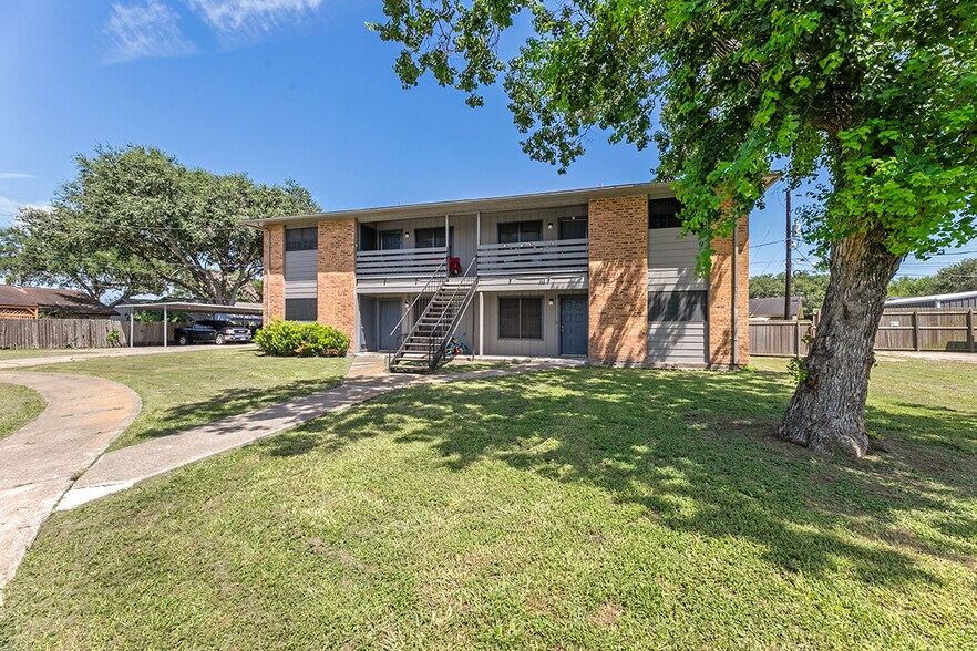 More Photos Of 101-112 Deerwood Dr, Victoria Apartments For Sale