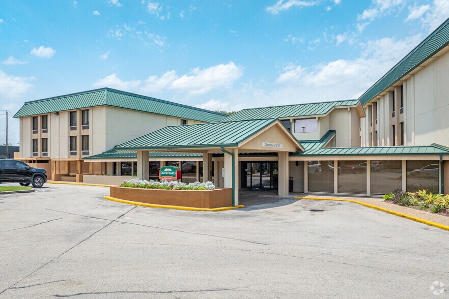 Primary Photo Of 2504 North Loop W, Houston Hotel For Sale