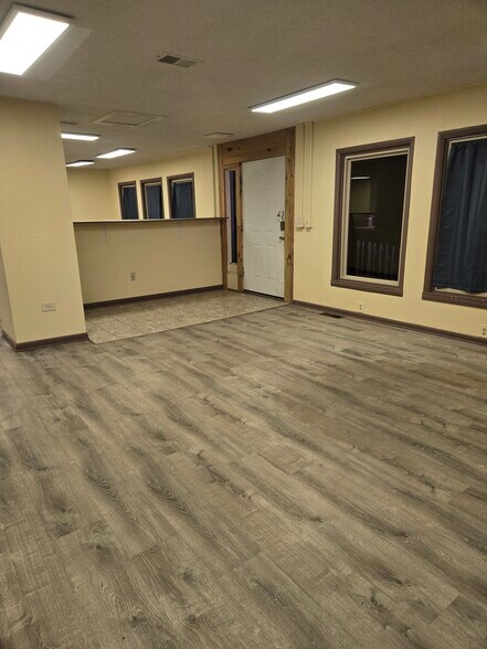 More Photos Of 611 Coffeen Ave, Sheridan Storefront Retail Office For Lease