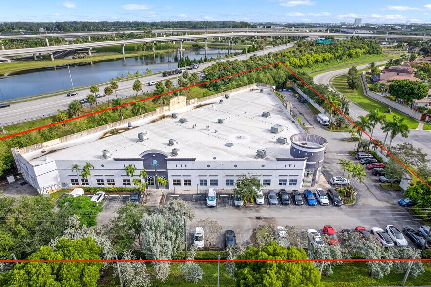 More Photos Of 405-425 SW 148th Ave, Davie Showroom For Sale